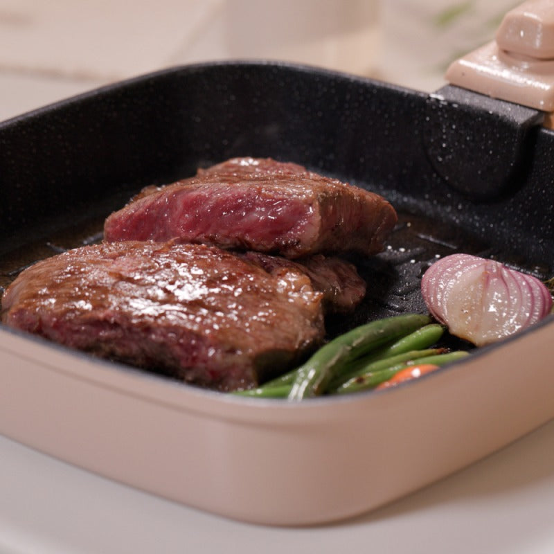 How the Oil Road grill surface manages rendered fat.