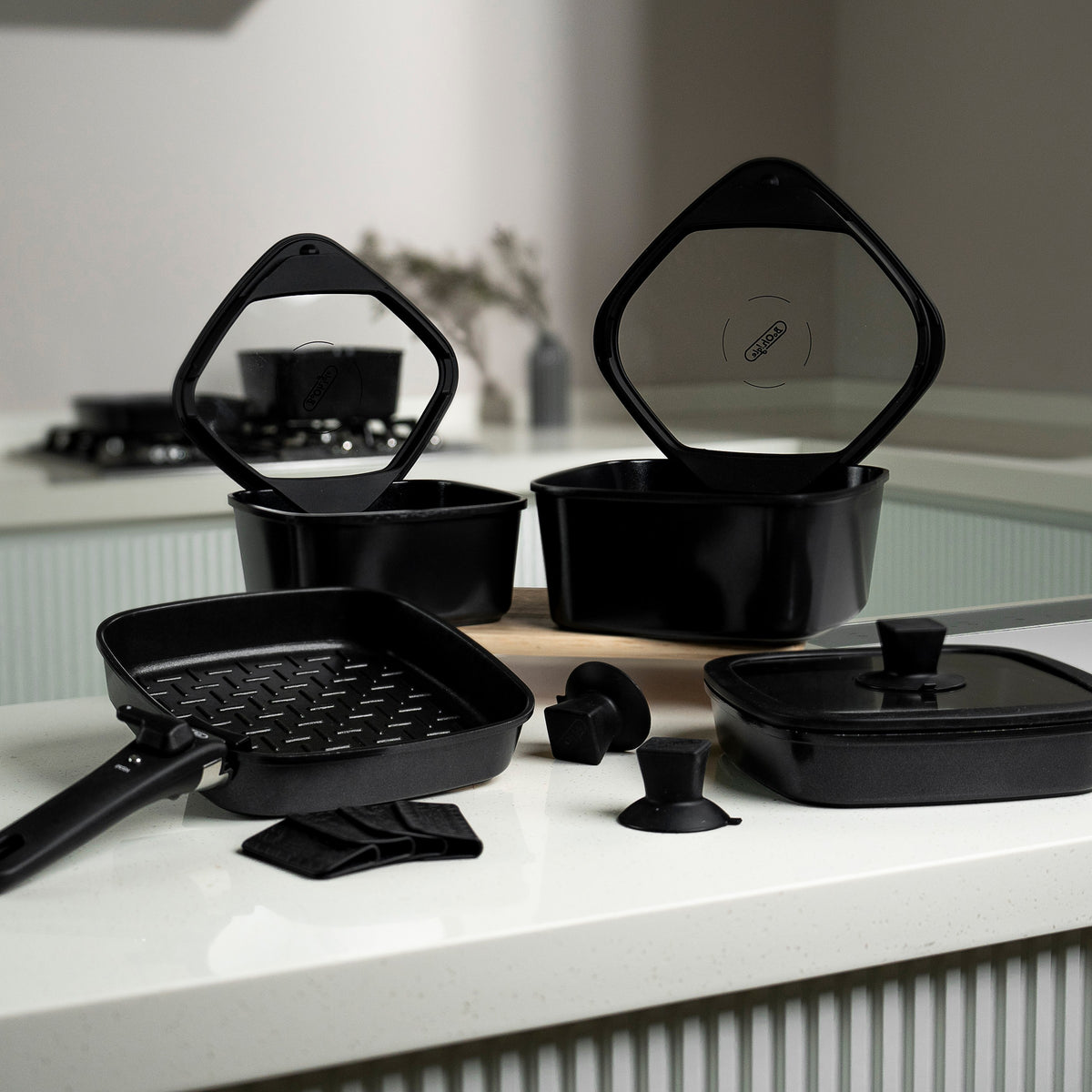 BOOHGLE 11-piece ceramic cookware set in Classic Black
