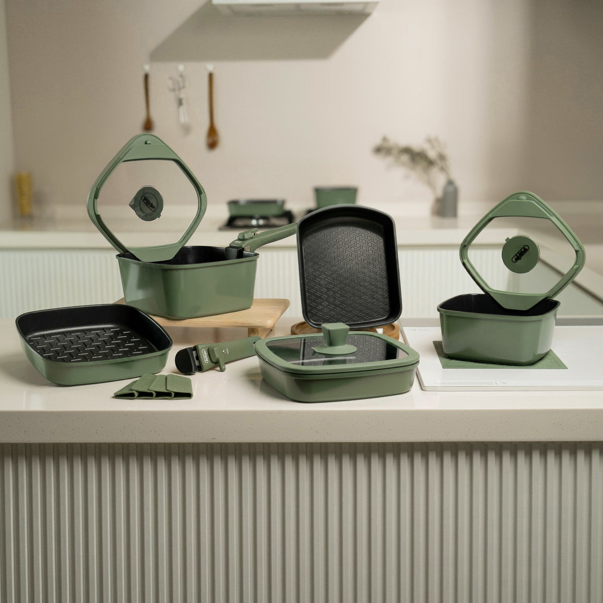 BOOHGLE 13-piece ceramic cookware set in Avocado Green
