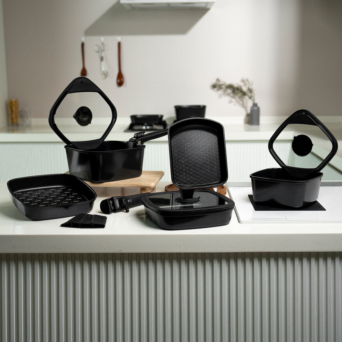 BOOHGLE 13-piece ceramic cookware set in Classic Black