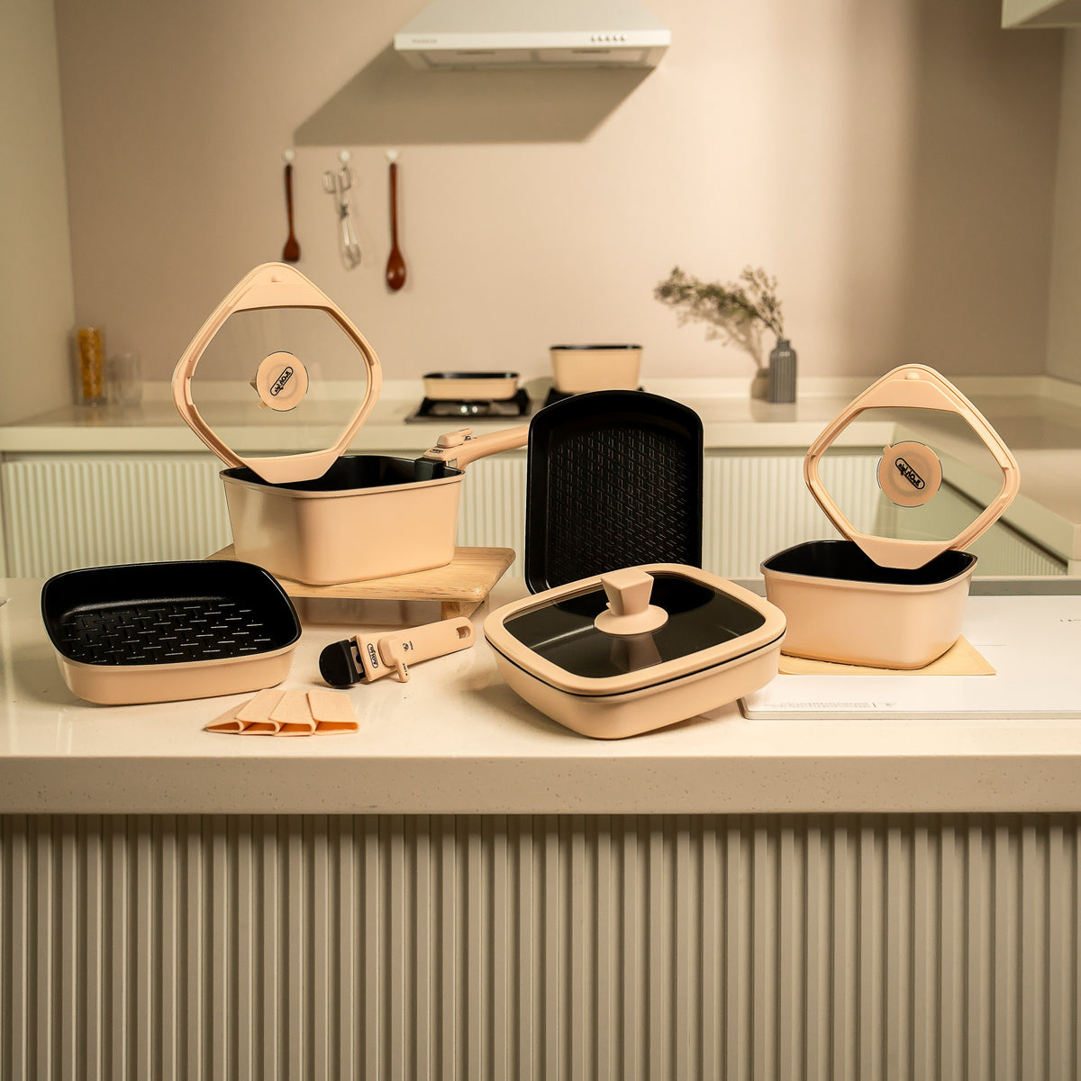BOOHGLE 13-piece ceramic cookware set in Latte Beige