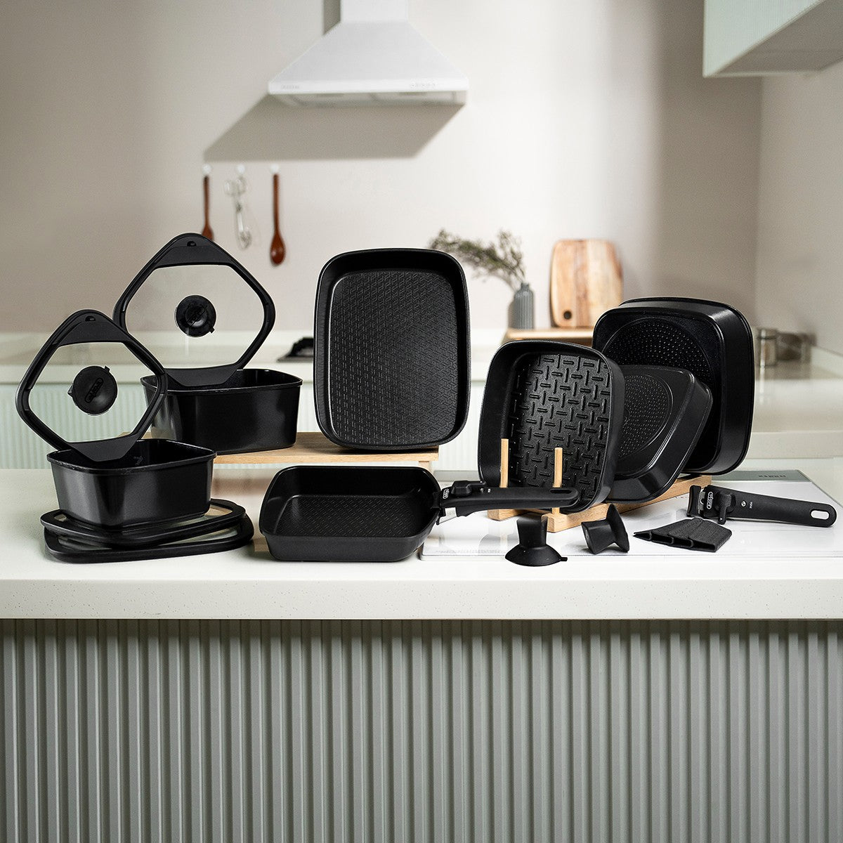 BOOHGLE 18-piece ceramic cookware set in Classic Black
